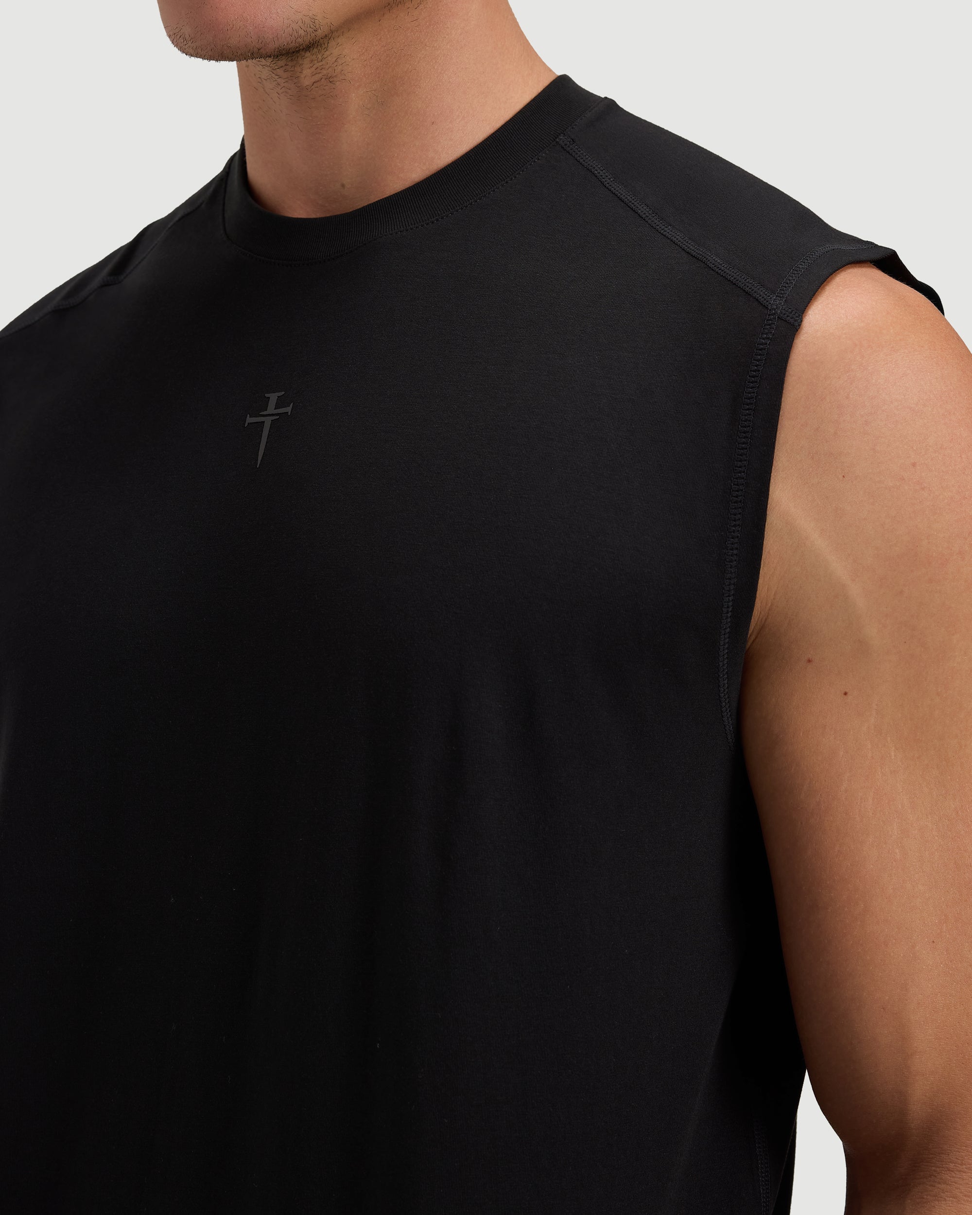 Core Hybrid Cutoff - Black